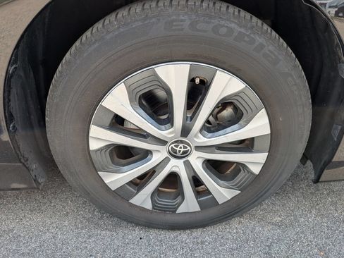 Used 2021 Toyota Prius Prime XLE FWD image 12