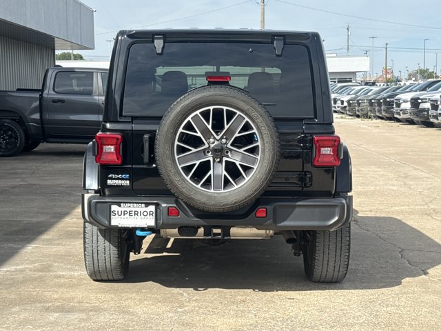 Used 2023 Jeep Wrangler Unlimited Sahara w/ Cold Weather Group AWD/4WD image 4