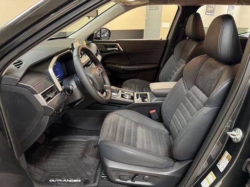 New 2025 Mitsubishi Outlander SE image 22