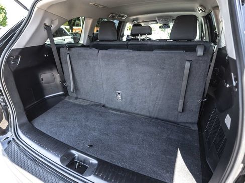 Used 2019 Toyota Highlander LE AWD/4WD image 35