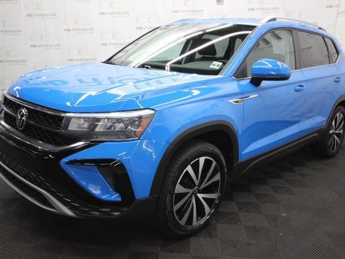 Used 2022 Volkswagen Taos SE image 1