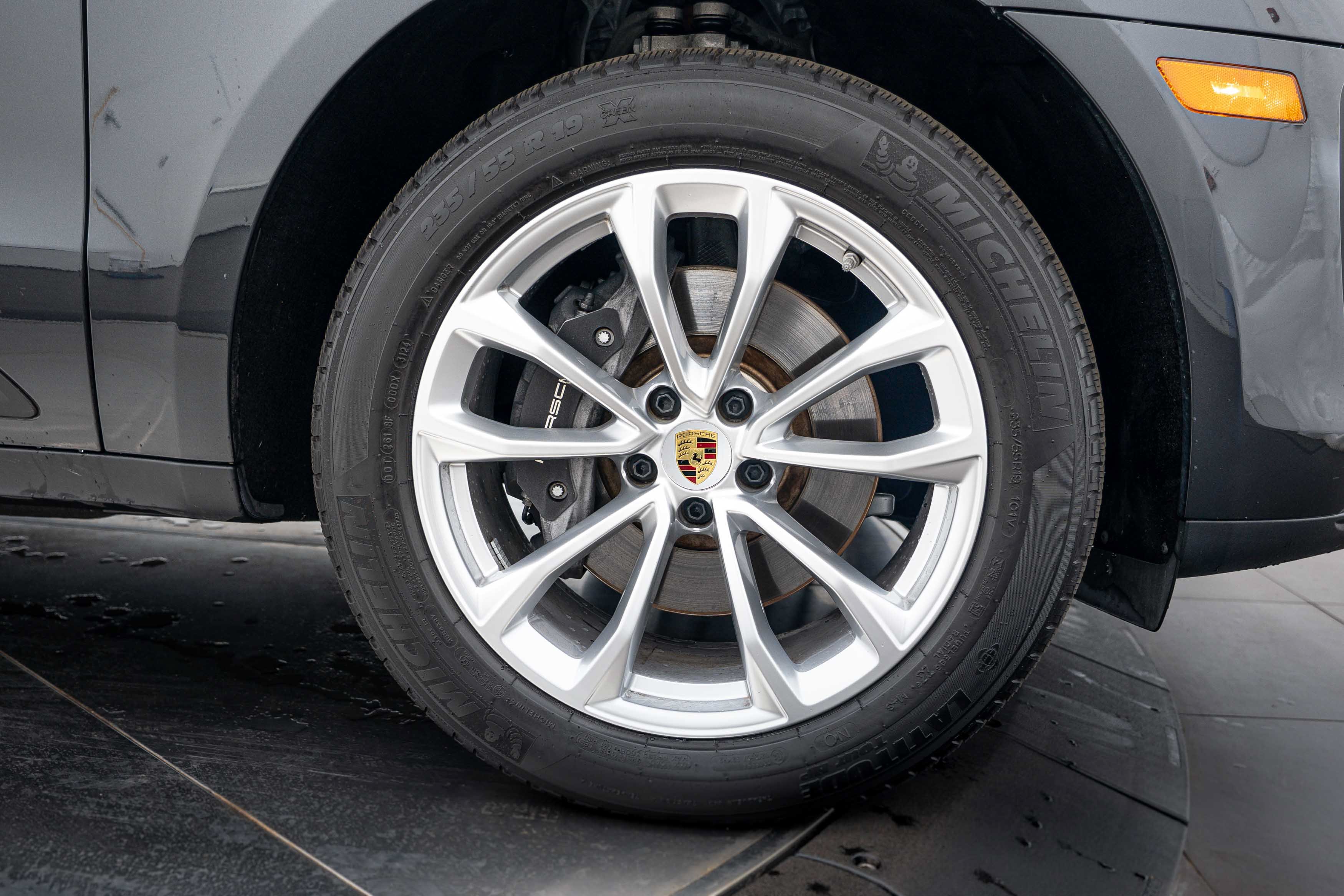Certified 2025 Porsche Macan AWD/4WD image 11