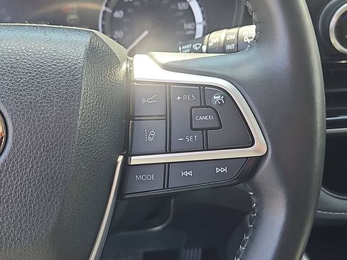 Used 2023 Toyota Highlander LE AWD/4WD image 21