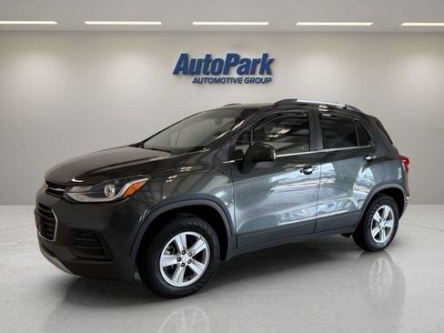 Used 2020 Chevrolet Trax LT w/ Driver Confidence Package AWD/4WD image 3