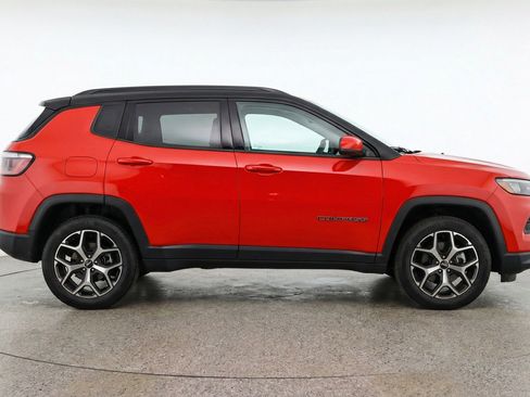 Used 2025 Jeep Compass Limited AWD/4WD image 11