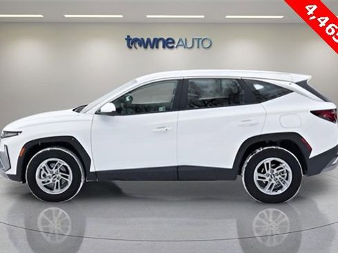 Used 2025 Hyundai Tucson SE image 3