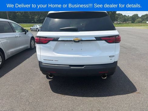 Used 2023 Chevrolet Traverse LT w/ Rear Camera Mirror Package AWD/4WD image 4
