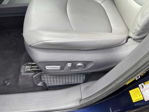 Used 2021 Toyota Sienna XLE FWD image 21