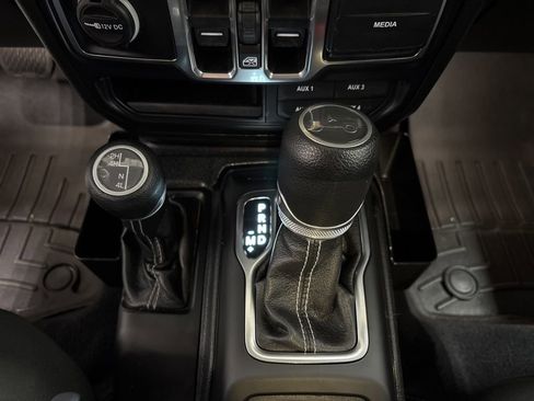 Used 2019 Jeep Wrangler Unlimited Sahara w/ Cold Weather Group image 14