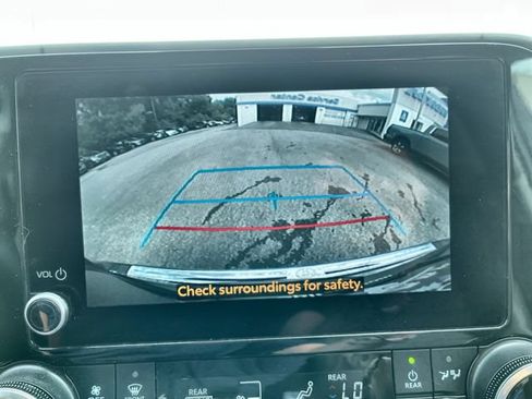 Used 2024 Toyota Highlander XLE AWD/4WD image 25