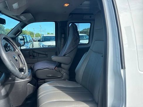 Used 2019 Chevrolet Express 2500 w/ Enhanced Convenience Package RWD image 9