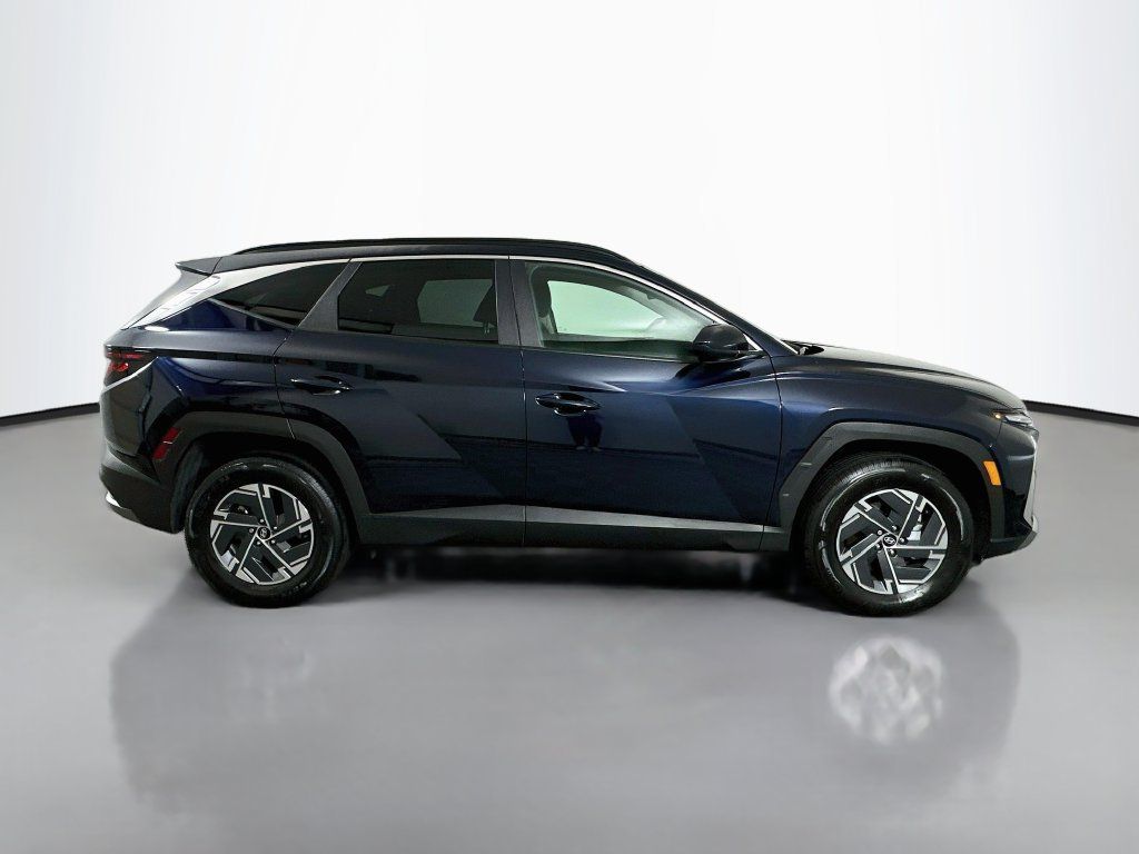 Certified 2025 Hyundai Tucson Blue AWD/4WD image 4