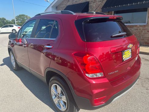 Used 2019 Chevrolet Trax LT w/ LT Convenience Package AWD/4WD image 9