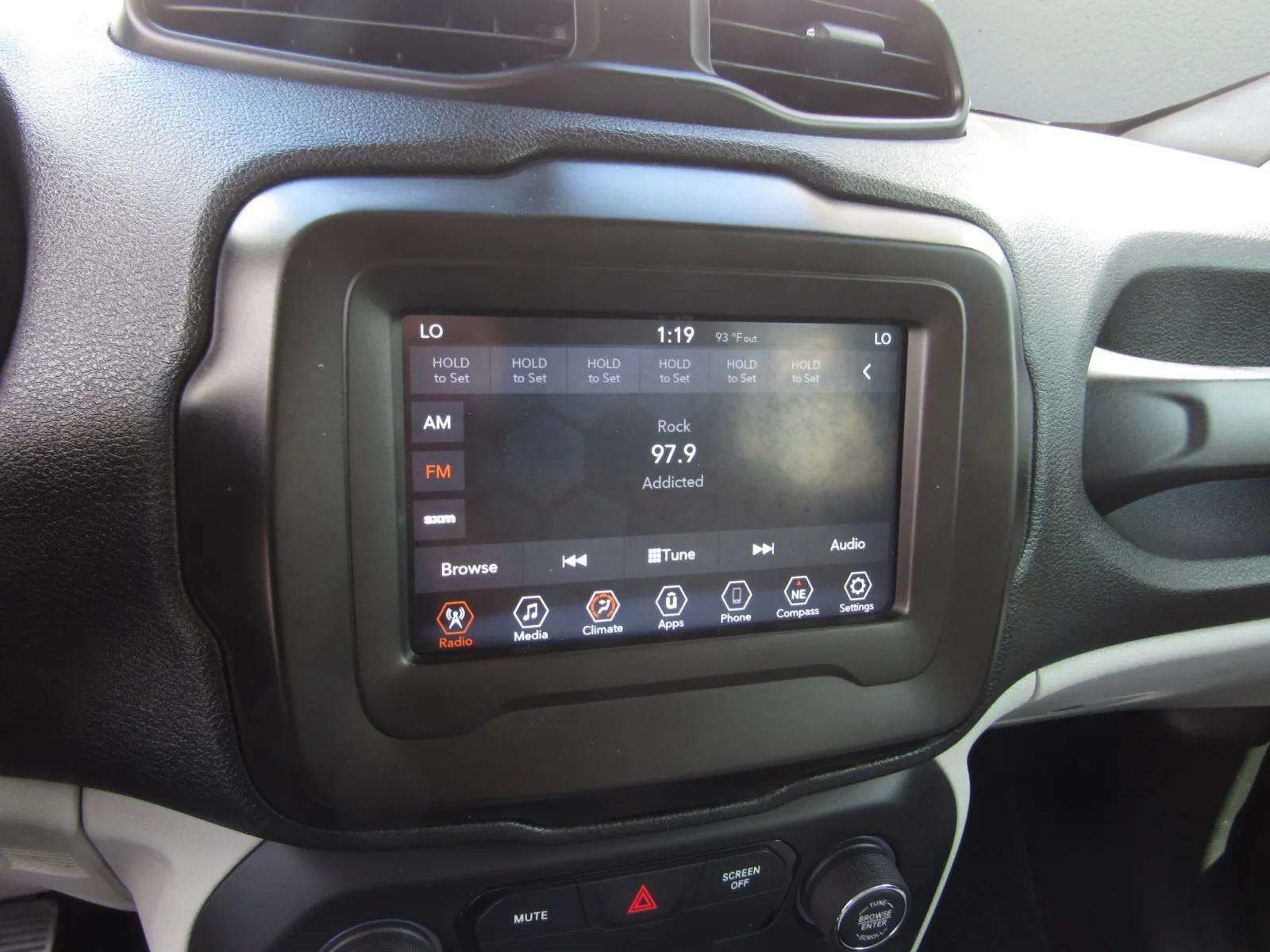 Used 2020 Jeep Renegade Latitude FWD image 18