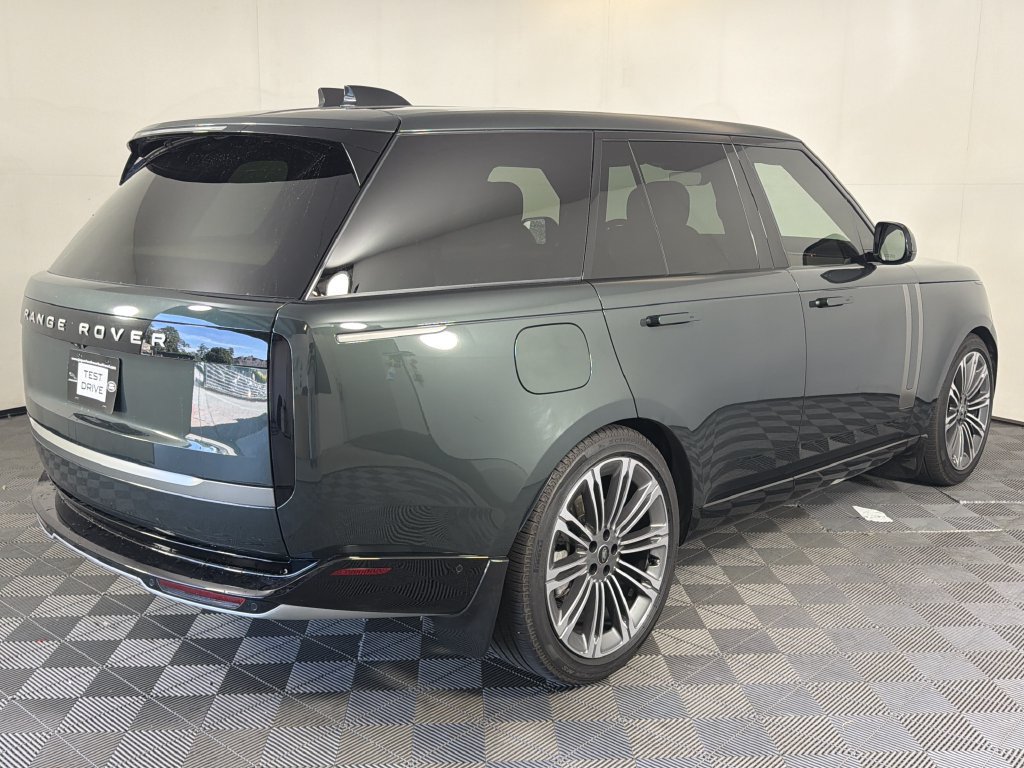 Used 2025 Land Rover Range Rover SE AWD/4WD image 12