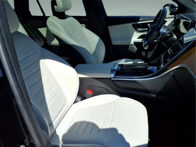 Used 2024 Mercedes-Benz GLC 300 4MATIC image 21