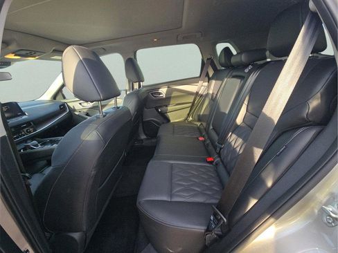 Used 2025 Nissan Rogue Platinum FWD image 6
