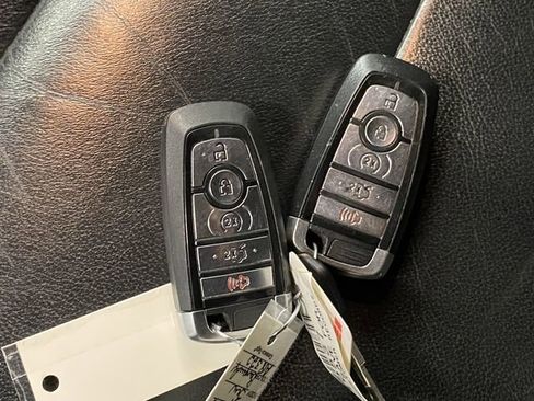 Used 2018 Ford Explorer XLT w/ Equipment Group 202A image 27