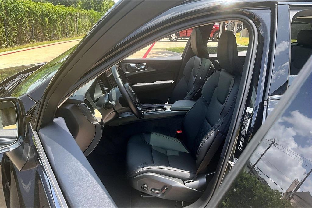 Certified 2026 Volvo XC60 B5 Plus AWD/4WD image 33