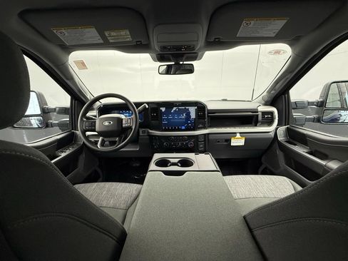 New 2026 Ford F250 XLT w/ XLT Premium Package AWD/4WD image 4