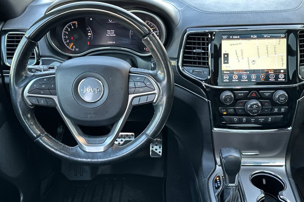 Used 2020 Jeep Grand Cherokee Overland AWD/4WD image 16