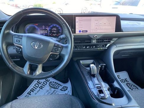Used 2024 Toyota Crown AWD/4WD image 8