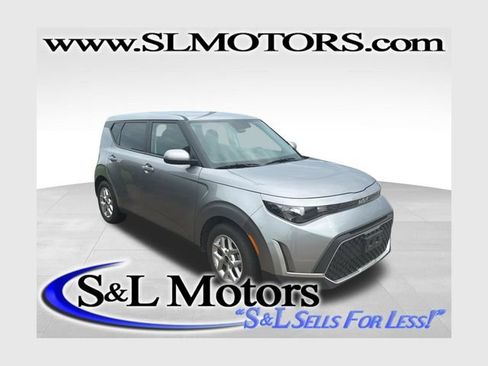 Used 2025 Kia Soul LX w/ LX Technology Package FWD image 1