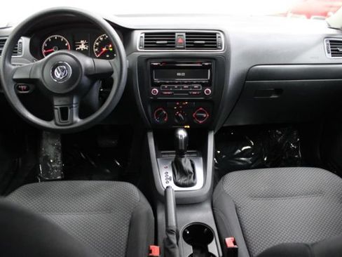 Used 2012 Volkswagen Jetta S FWD image 2