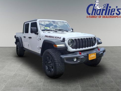 Used 2024 Jeep Gladiator Rubicon w/ Technology Group AWD/4WD image 3