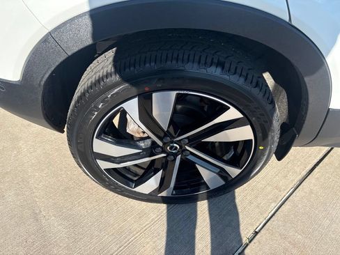 Certified 2024 Volvo XC40 B5 Plus w/ Protection Package Premier AWD/4WD image 13