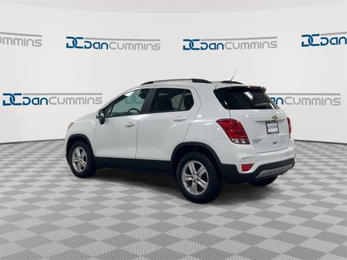 Used 2022 Chevrolet Trax LT w/ LT Convenience Package image 6