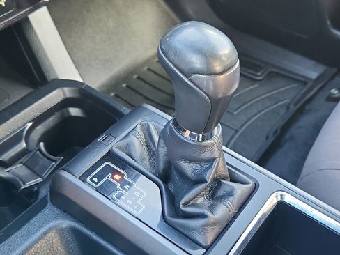 Used 2016 Toyota Tacoma TRD Off-Road w/ Premium & Technology Package image 23