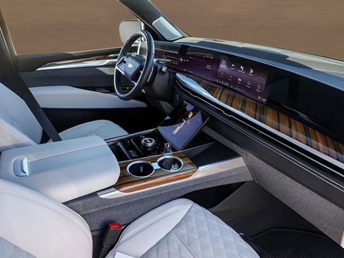 Certified 2025 Cadillac Escalade ESV Sport Platinum image 30