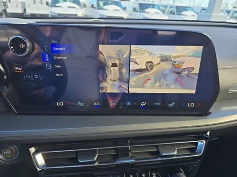 New 2026 Chevrolet Traverse LT image 15