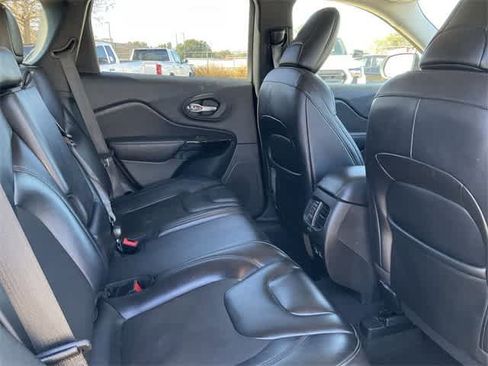 Used 2021 Jeep Cherokee Latitude Plus image 16