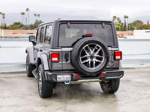 Used 2024 Jeep Wrangler Unlimited image 7