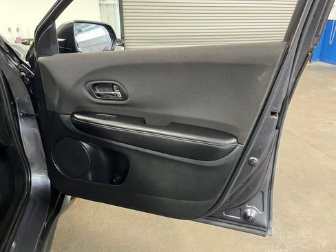 Used 2019 Honda HR-V LX image 13