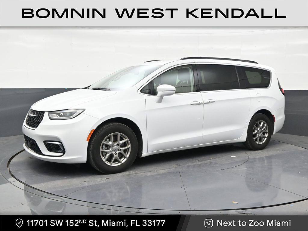 Used 2021 Chrysler Pacifica Touring FWD image 1