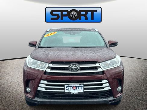 Used 2019 Toyota Highlander XLE w/ Carpet Mat Package (TMS) AWD/4WD image 29