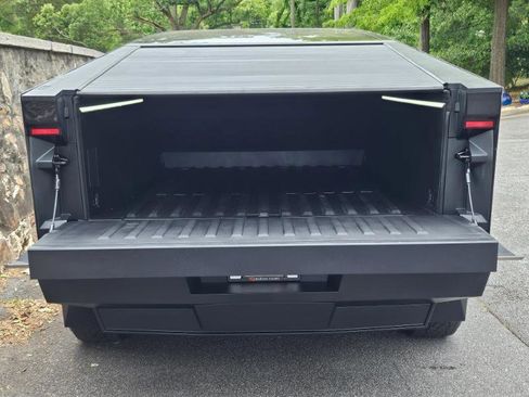 Used 2024 Tesla Cybertruck AWD Crew Cab image 83