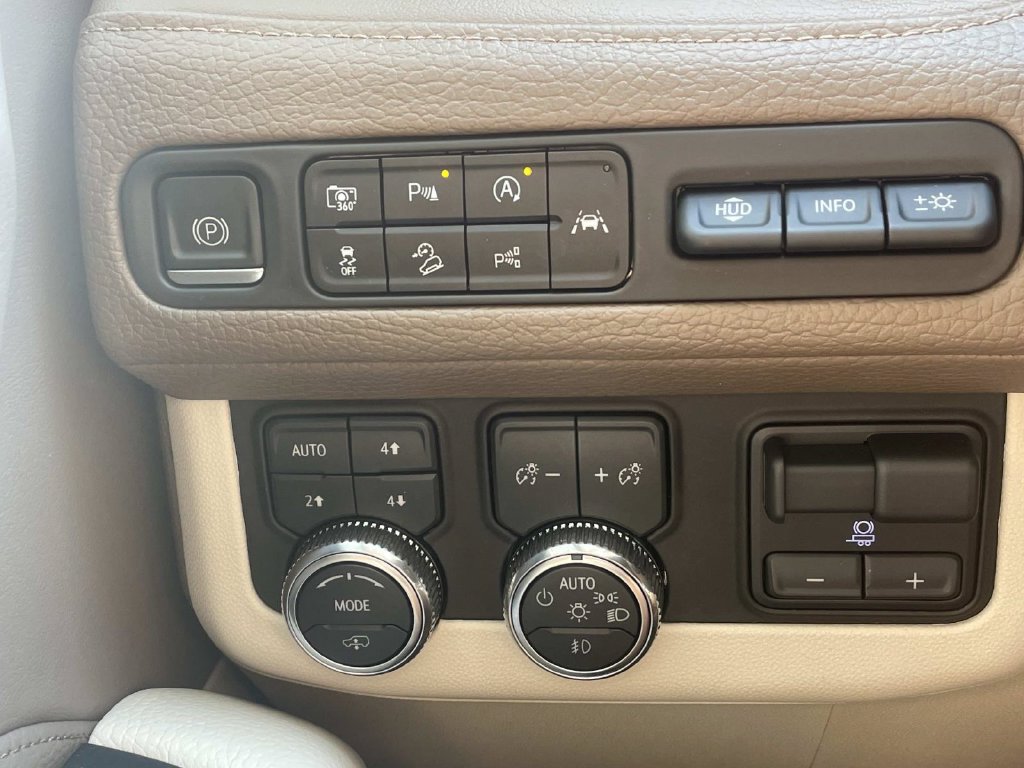 Used 2023 GMC Yukon Denali w/ Denali Reserve Package AWD/4WD image 23