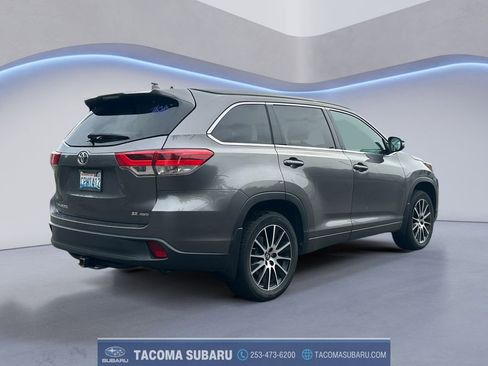 Used 2018 Toyota Highlander SE AWD/4WD image 5