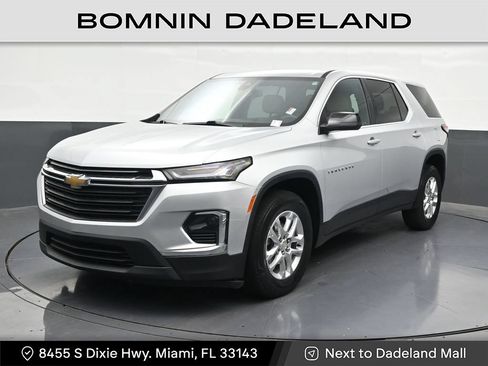 Used 2022 Chevrolet Traverse LS FWD image 1