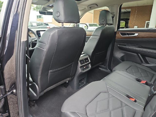 Used 2024 Volkswagen Atlas SE AWD/4WD image 12