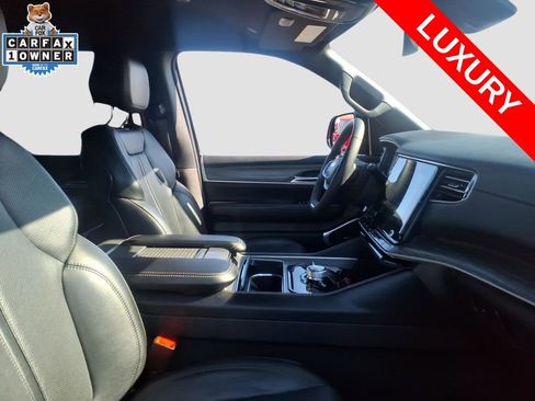 Used 2024 Jeep Wagoneer Series II w/ Flexible Seating Group image 10