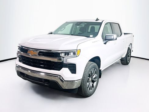 Used 2024 Chevrolet Silverado 1500 LT AWD/4WD image 3