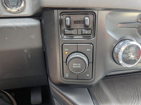 Used 2024 Ford F350 Platinum w/ FX4 Off-Road Package image 27