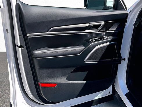Used 2025 Kia Telluride S AWD/4WD image 19