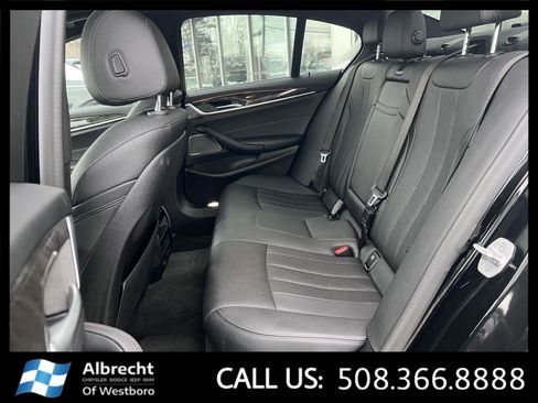 Used 2021 BMW 530i xDrive w/ Premium Package image 13