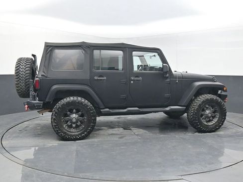 Used 2012 Jeep Wrangler Unlimited Sahara AWD/4WD image 7